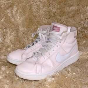 WOMEN'S NIKE COURT ROYALE 2 MID SNEAKERS
Nike